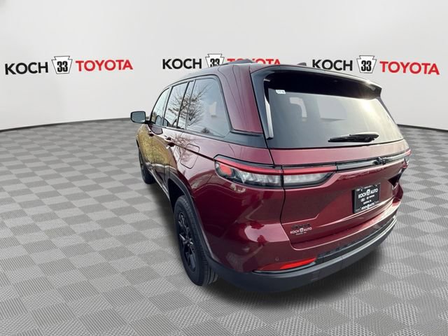 Used 2024 Jeep Grand Cherokee Altitude image 6