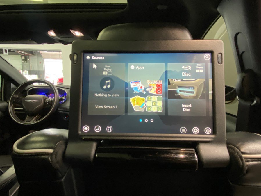 Used 2018 Chrysler Pacifica Limited w/ S Appearance Package FWD image 43