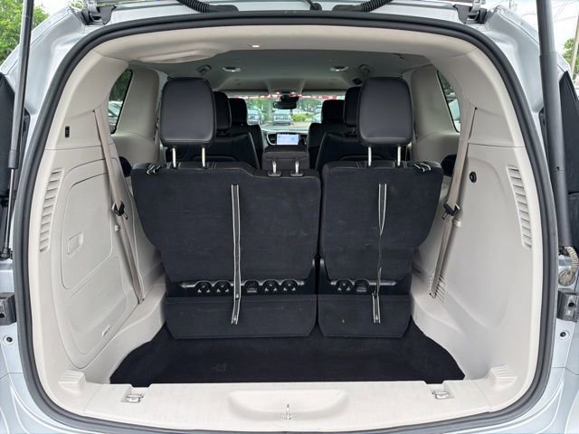 Used 2023 Chrysler Pacifica Touring-L FWD image 7