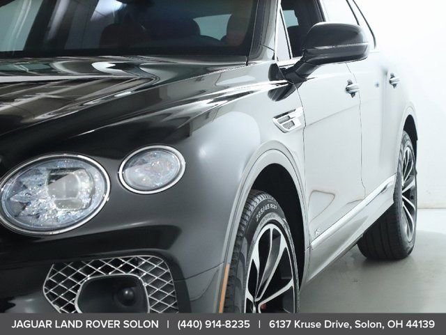 Used 2022 Bentley Bentayga image 14