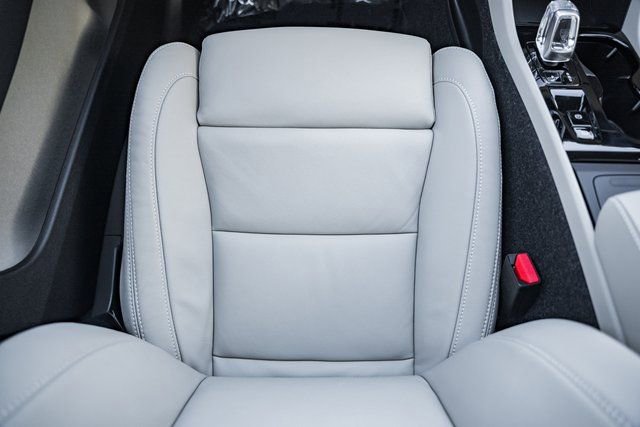 New 2026 Volvo XC40 B4 Plus w/ Protection Package Premier image 31
