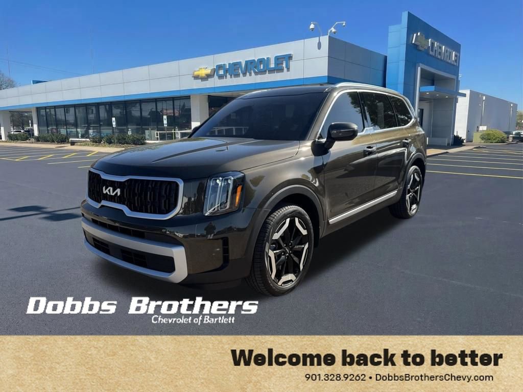 Used 2025 Kia Telluride EX w/ EX Captain's Chair Package image 3
