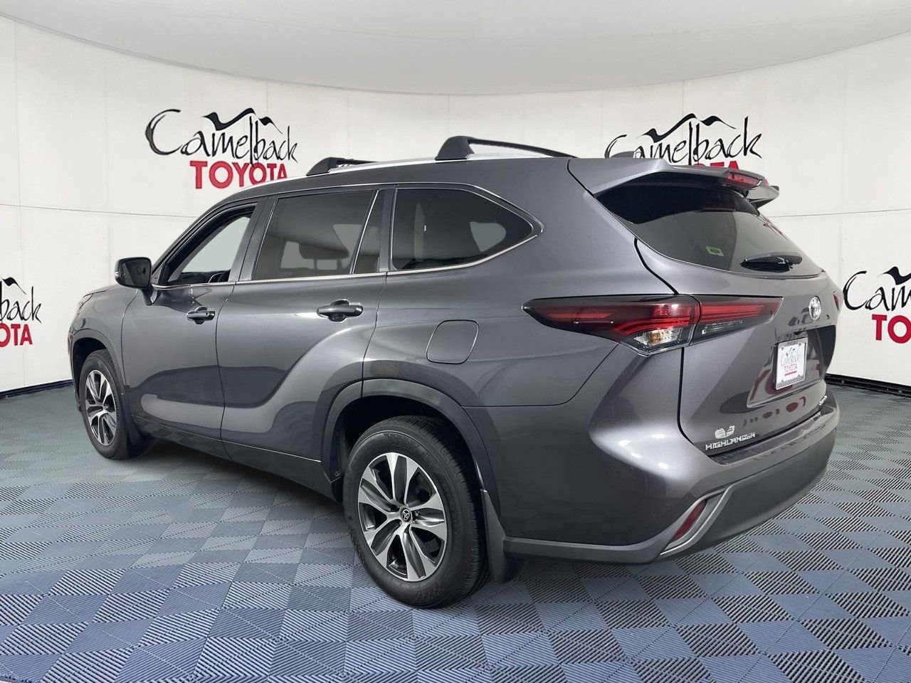 Used 2025 Toyota Highlander XLE image 5