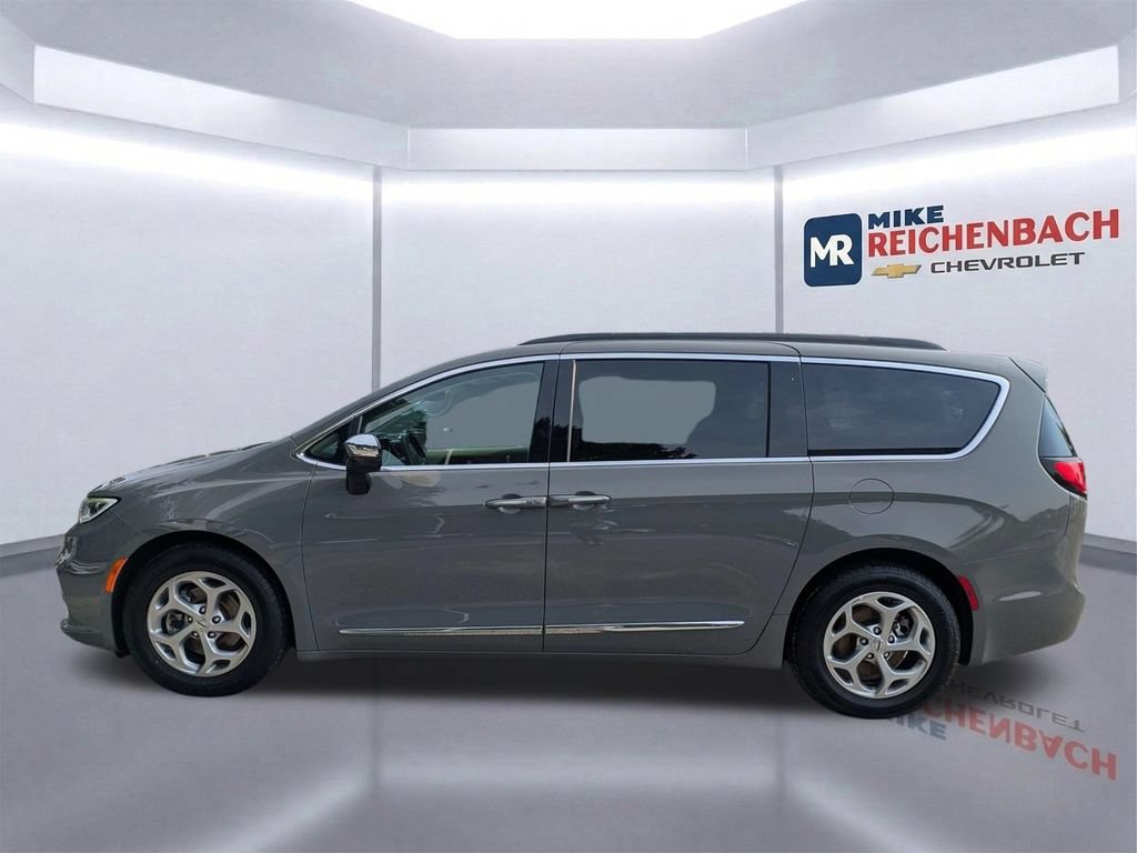 Used 2023 Chrysler Pacifica Limited FWD image 7