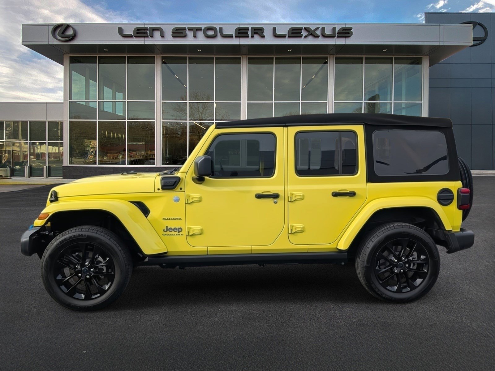 Used 2024 Jeep Wrangler Sahara image 6