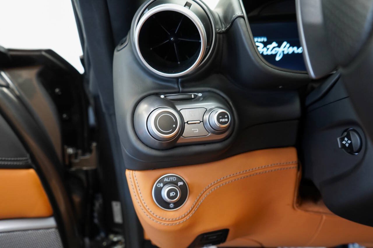 Used 2019 Ferrari Portofino RWD image 68