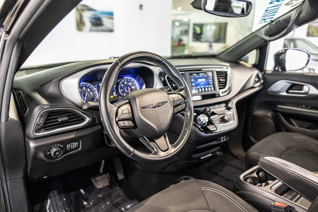 Used 2019 Chrysler Pacifica Touring Plus w/ S Appearance Package FWD image 19
