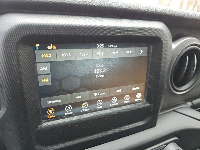 Used 2022 Jeep Gladiator Willys image 24