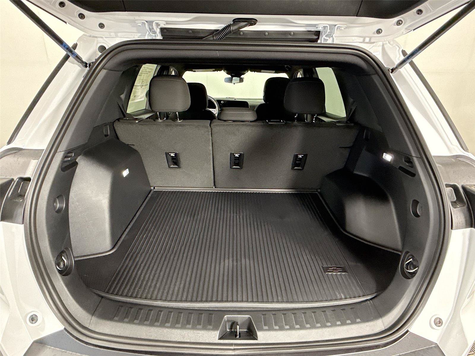 New 2026 Chevrolet Equinox LT AWD/4WD image 18