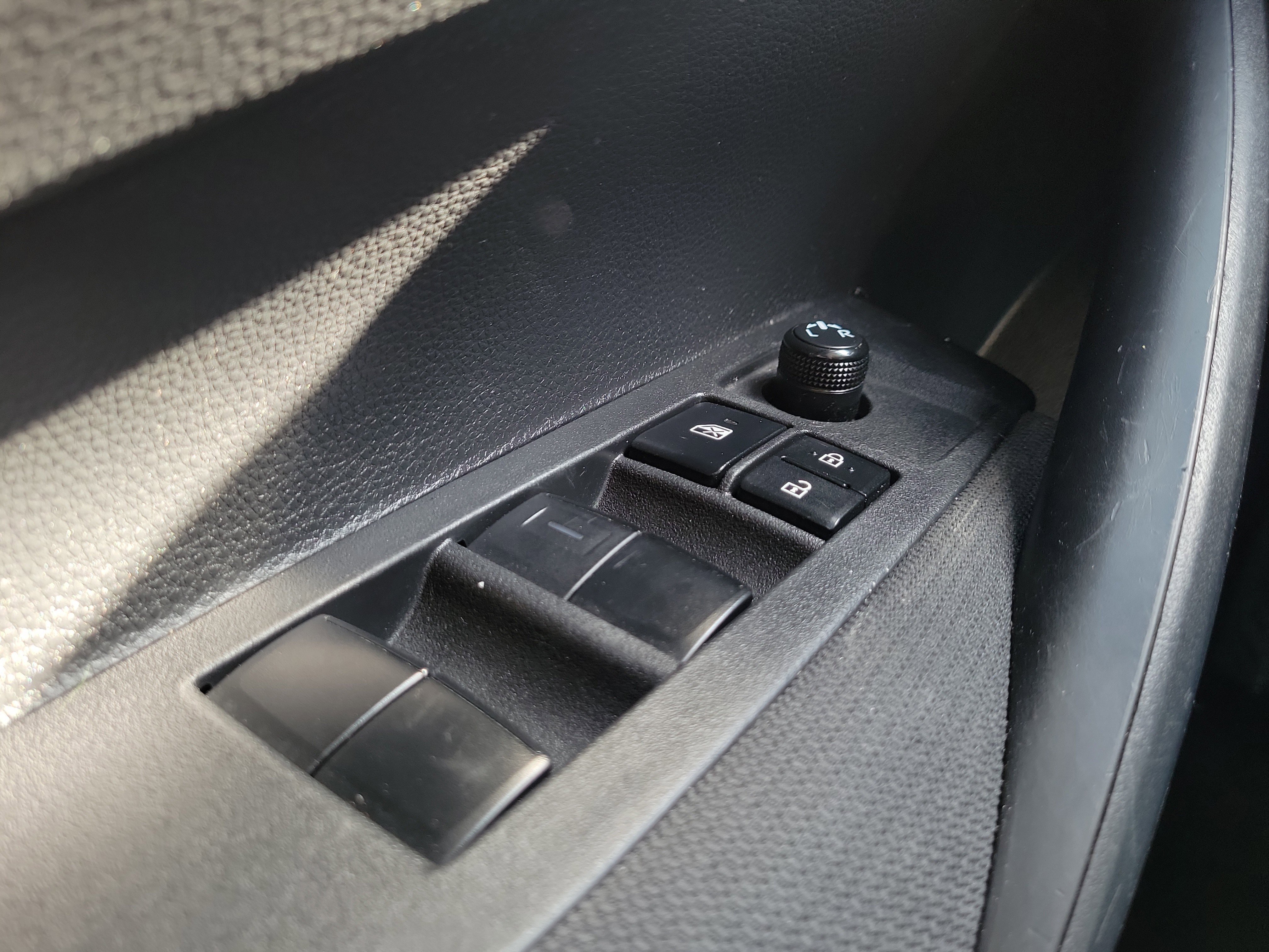 Used 2022 Toyota Corolla LE image 17