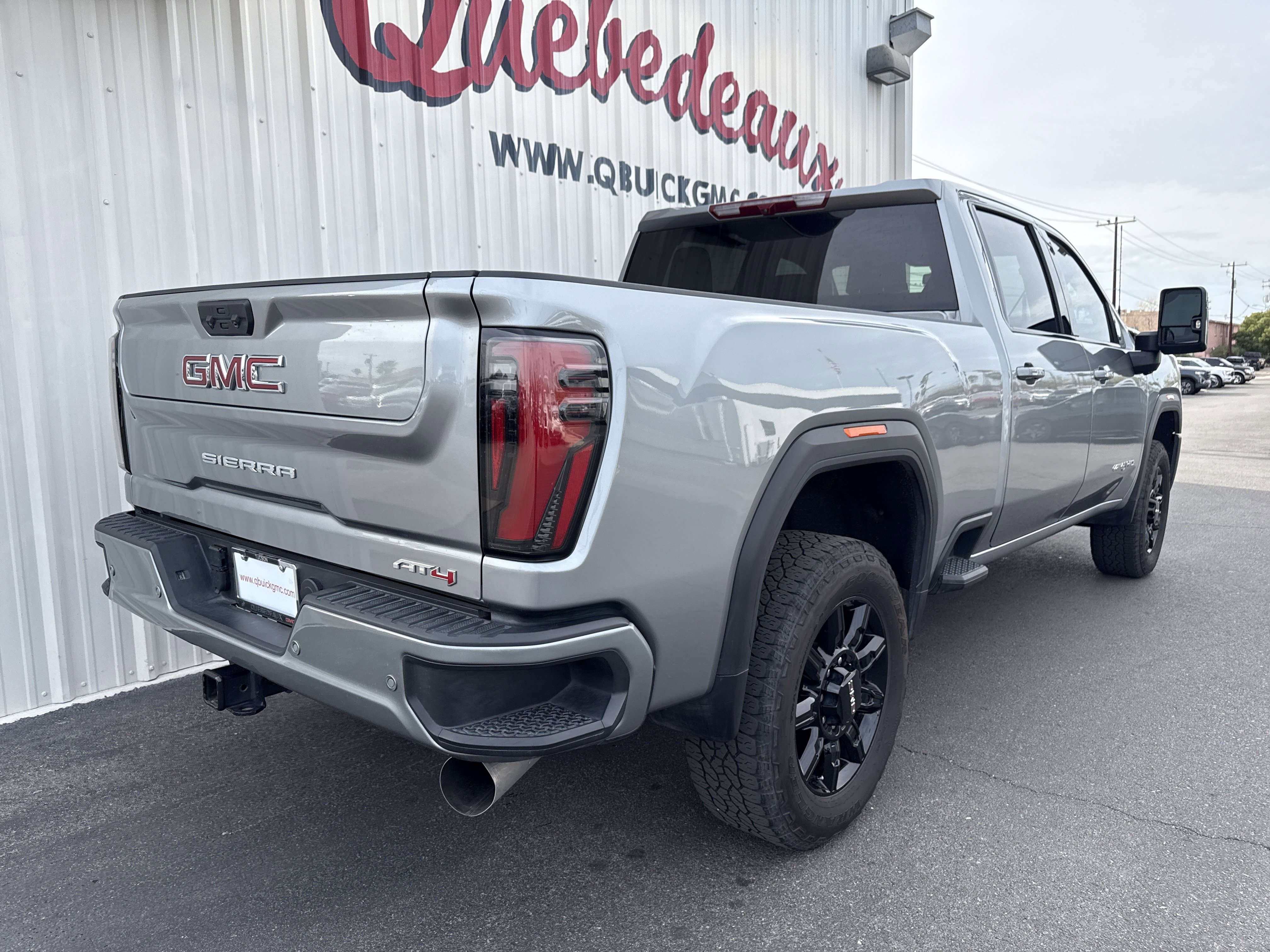 Used 2025 GMC Sierra 2500 AT4 image 6