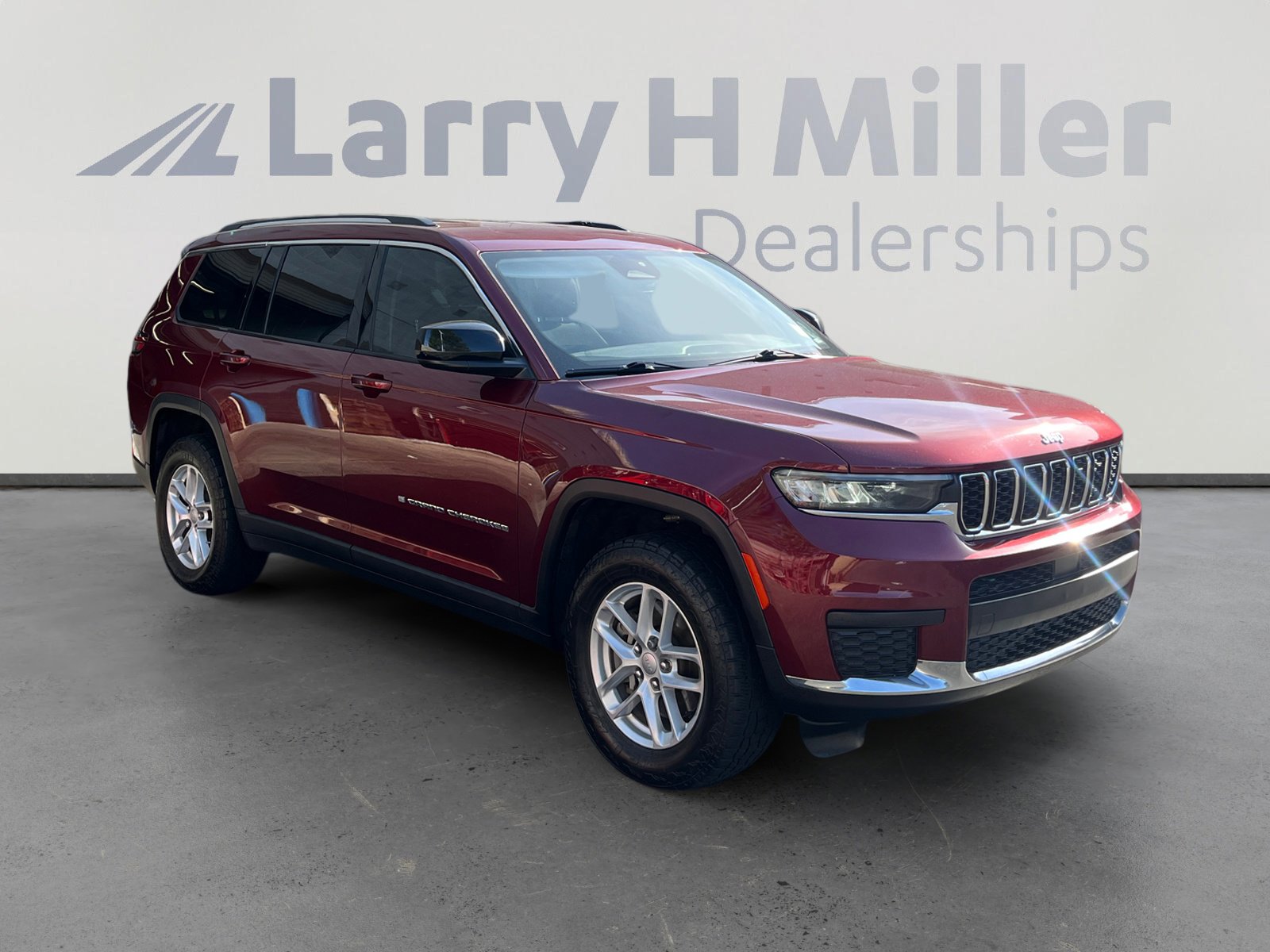 Used 2023 Jeep Grand Cherokee L Laredo AWD/4WD image 7