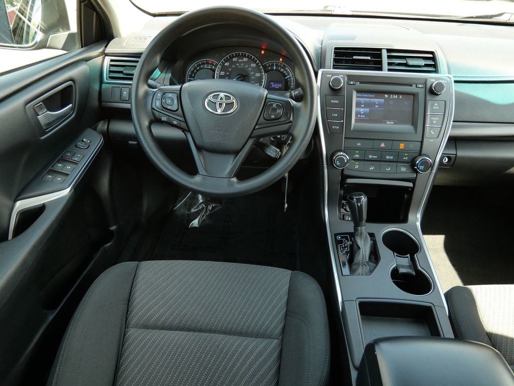 Used 2015 Toyota Camry LE FWD image 13