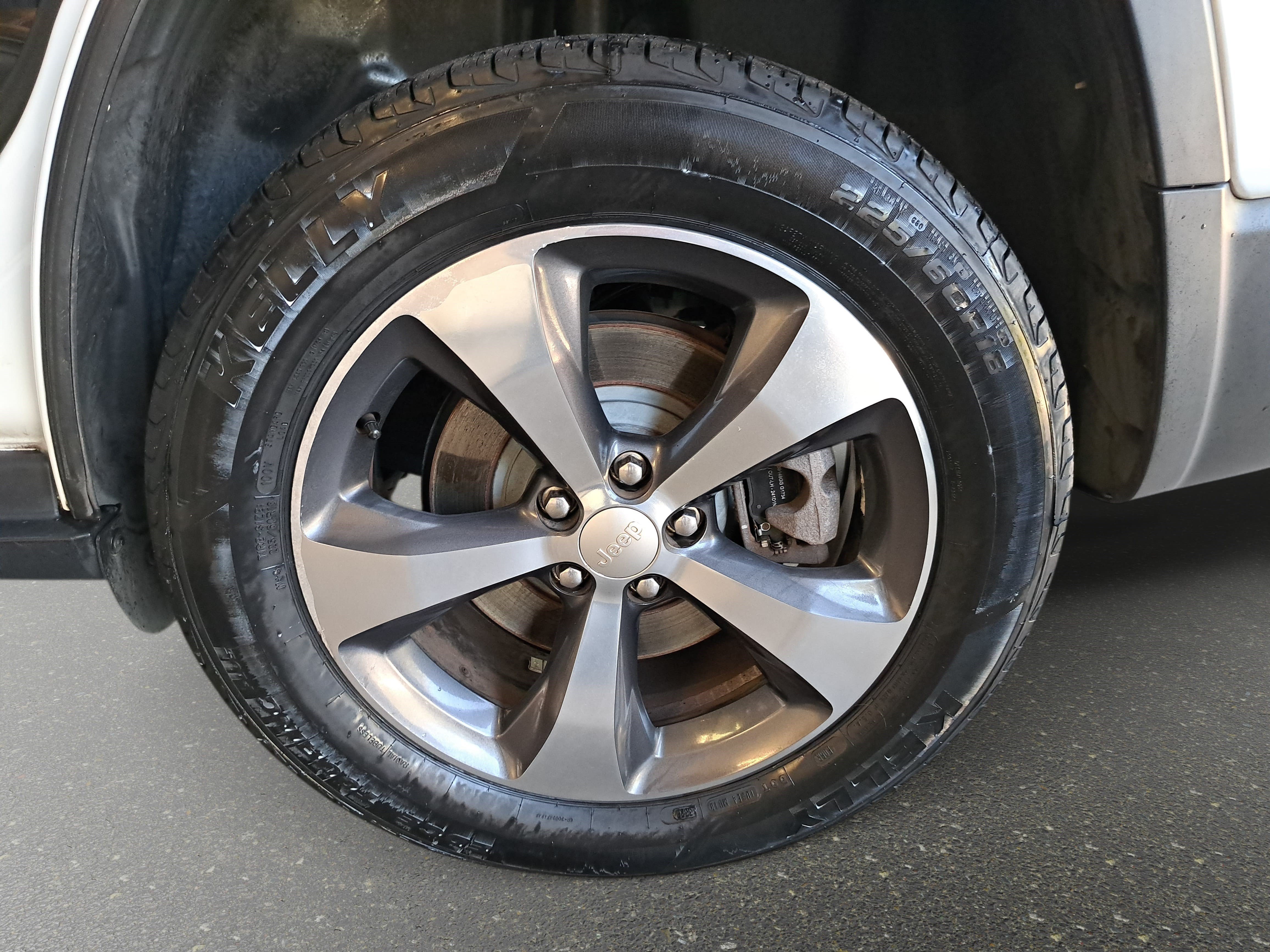 Used 2019 Jeep Cherokee Limited AWD/4WD image 30