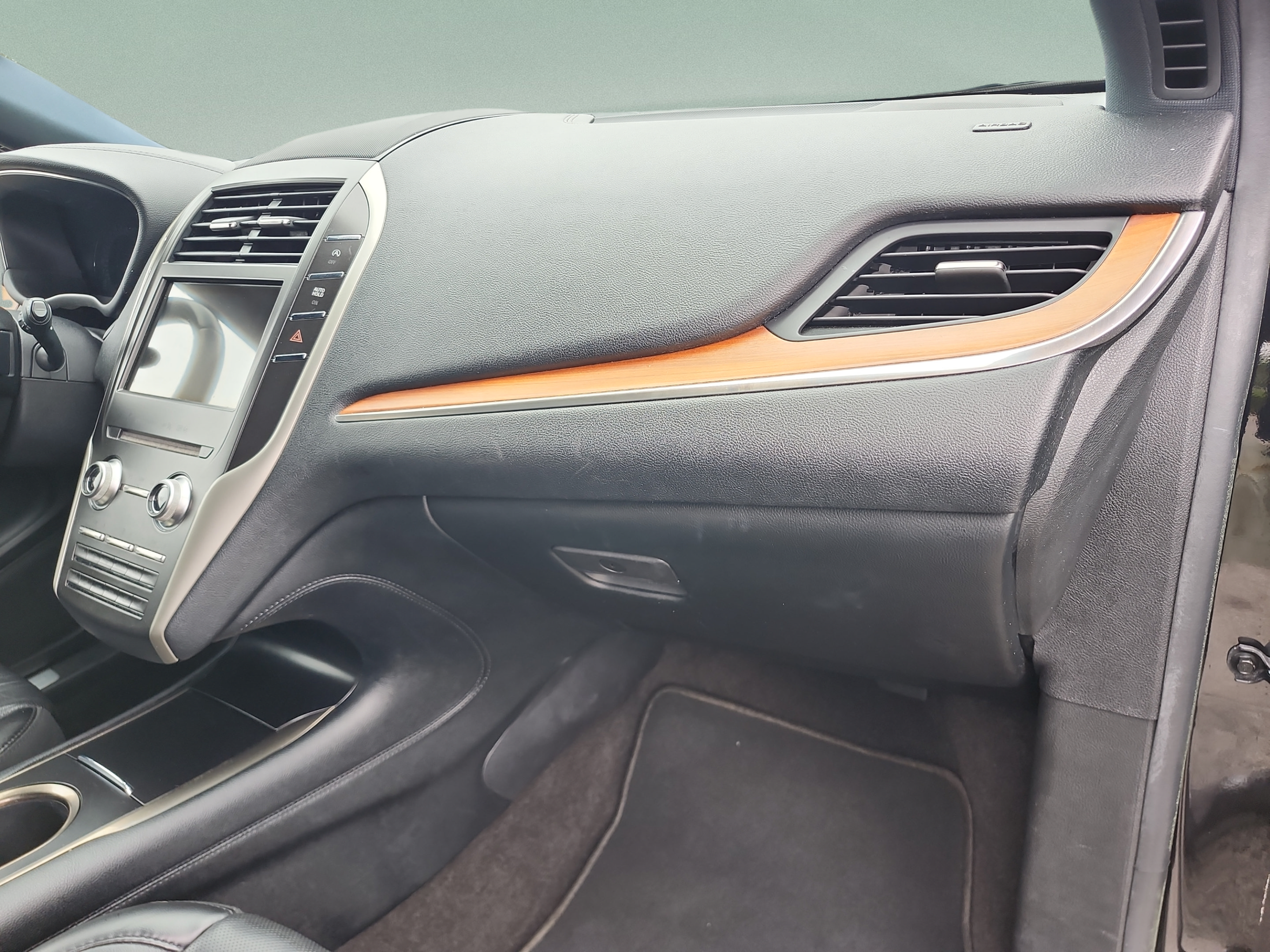 Used 2019 Lincoln MKC Reserve FWD image 19