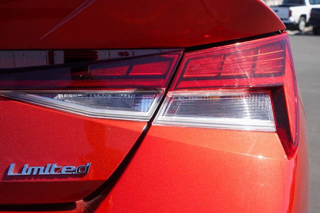 Used 2021 Hyundai Elantra Limited image 7