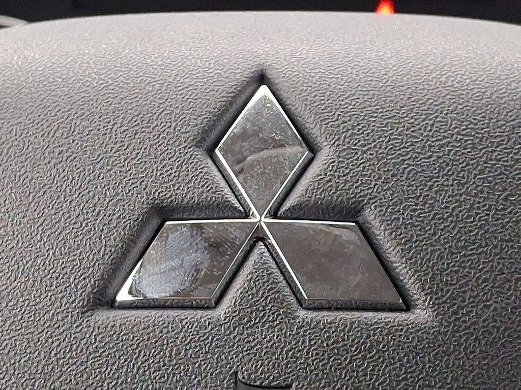 New 2026 Mitsubishi Outlander SE image 11