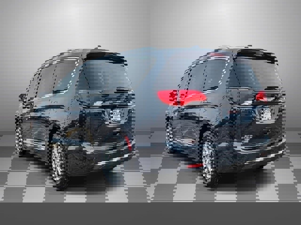 Used 2020 Chrysler Pacifica Touring-L image 5