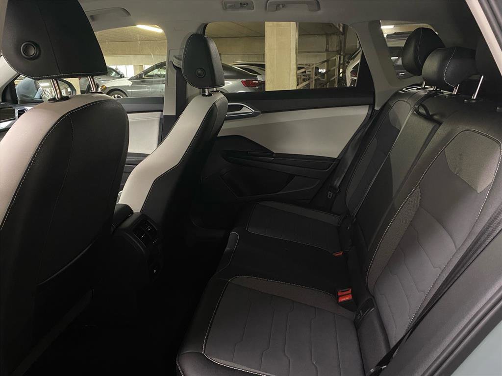 Used 2025 Volkswagen Taos SE image 20
