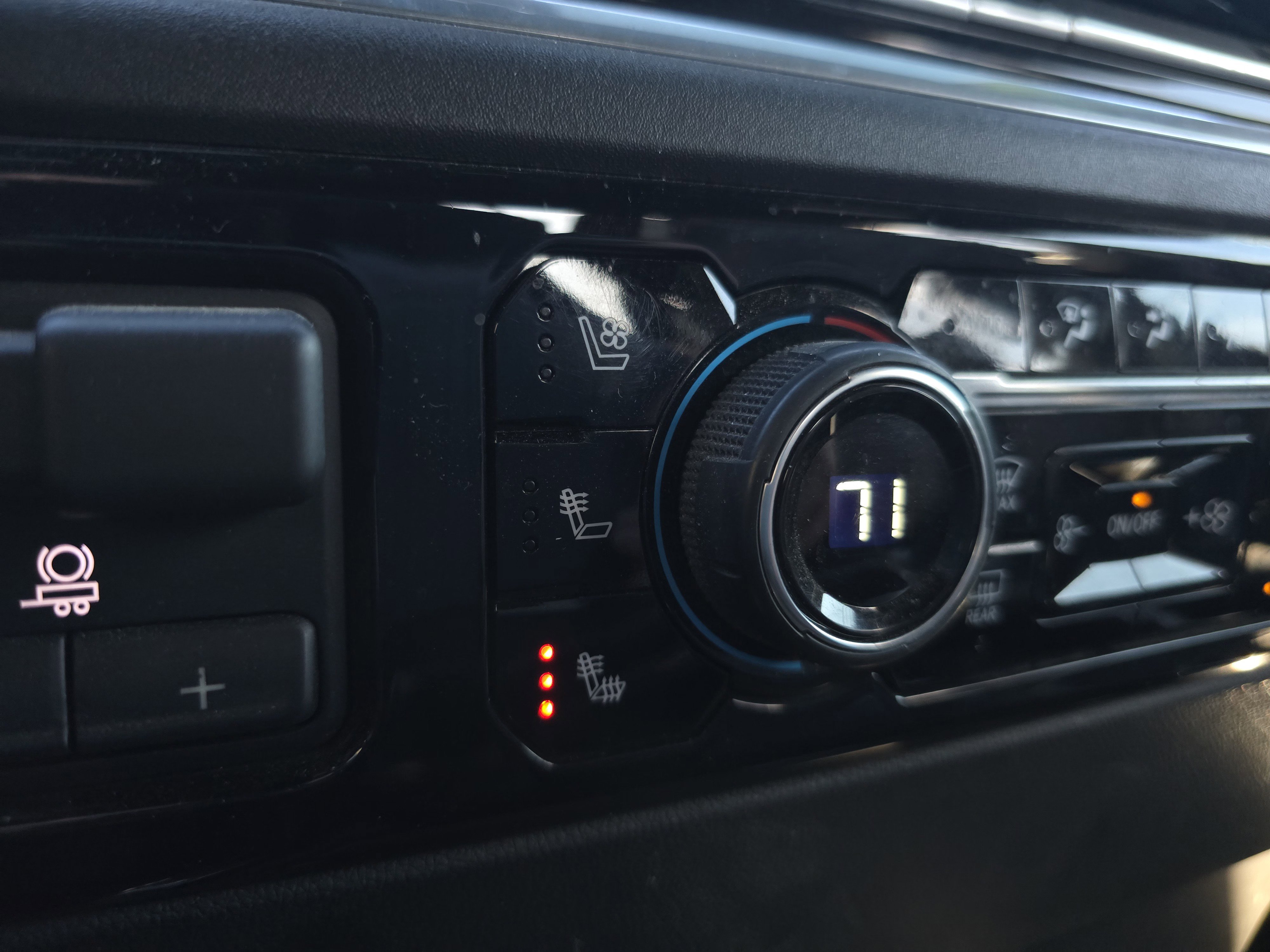 Used 2024 Chevrolet Silverado 3500 High Country w/ High Country Premium Package image 23