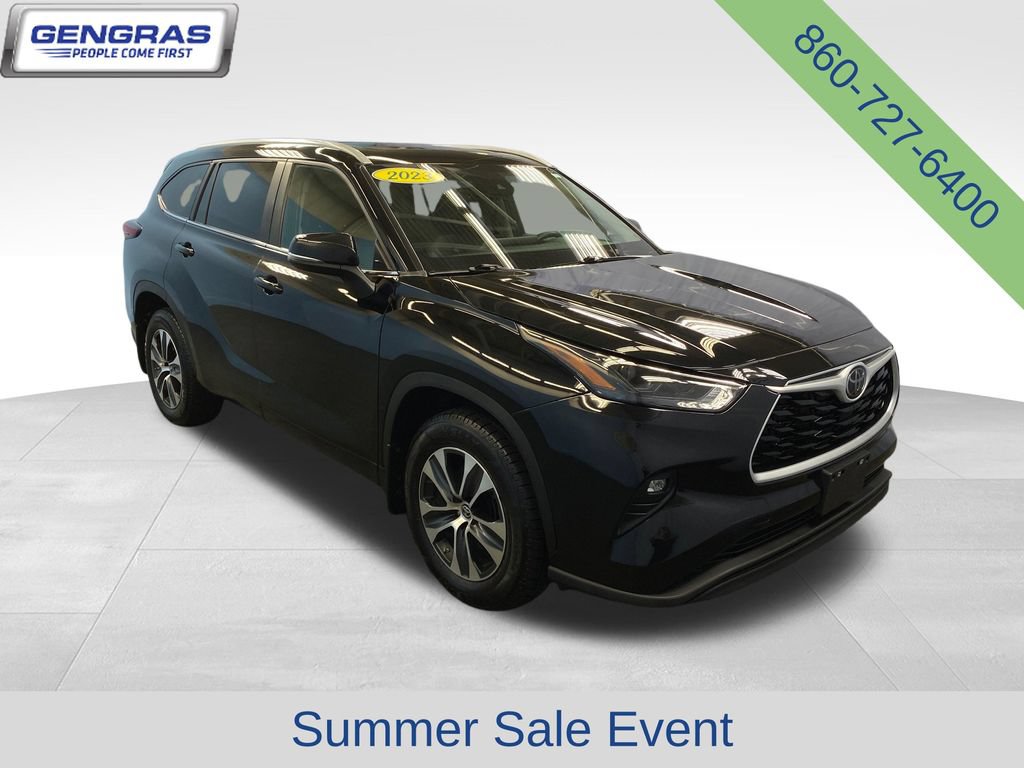 Used 2023 Toyota Highlander XLE AWD/4WD image 1