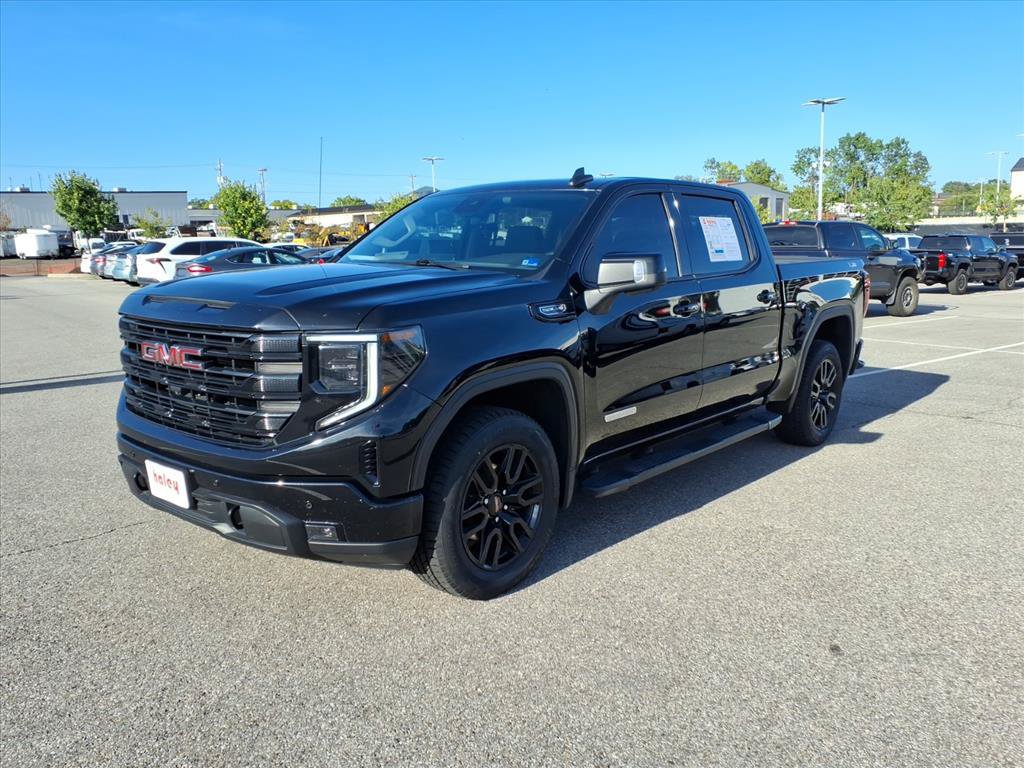 Used 2025 GMC Sierra 1500 Elevation w/ Elevation Premium Package AWD/4WD image 9