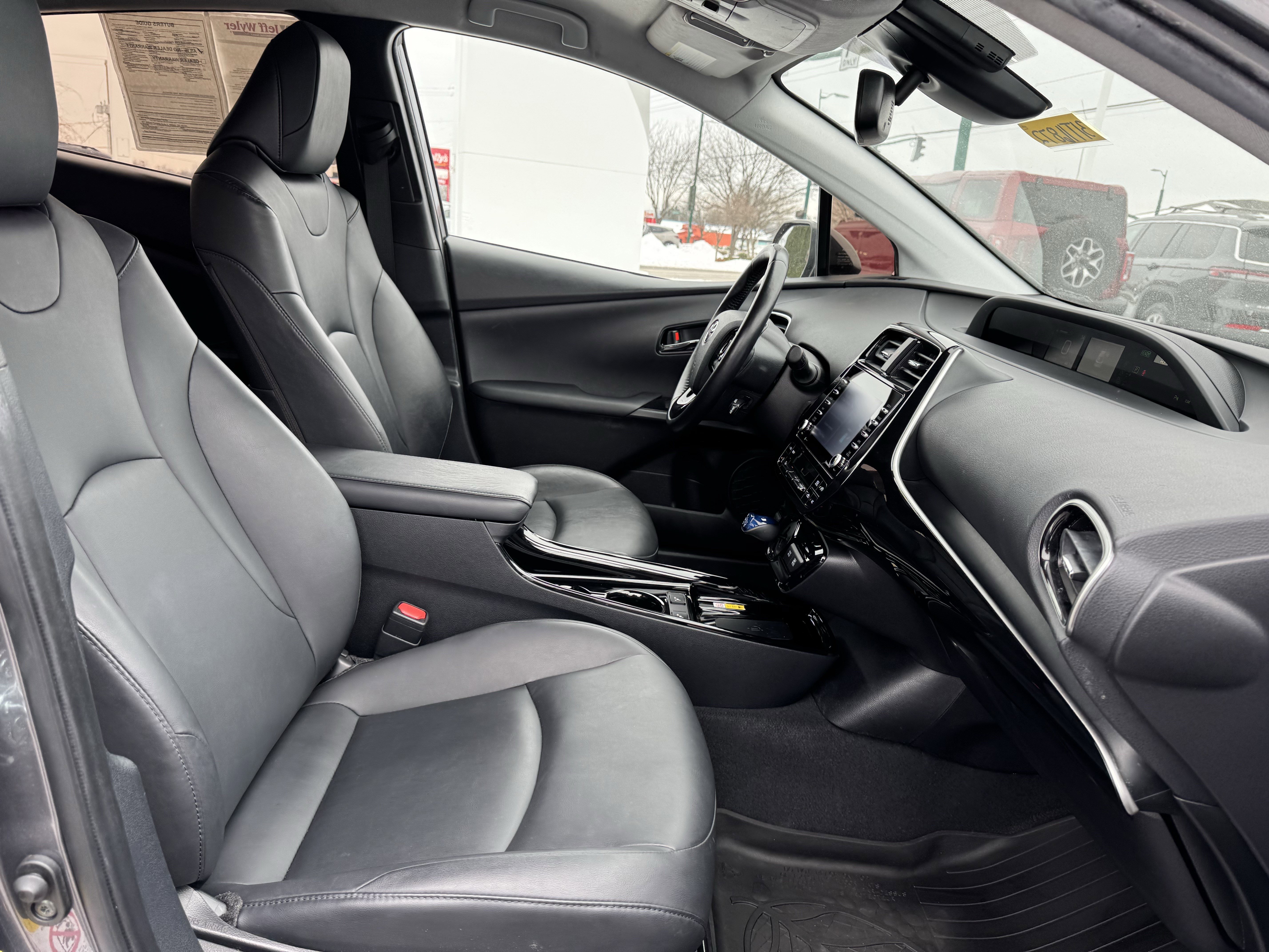 Used 2021 Toyota Prius L Eco image 37