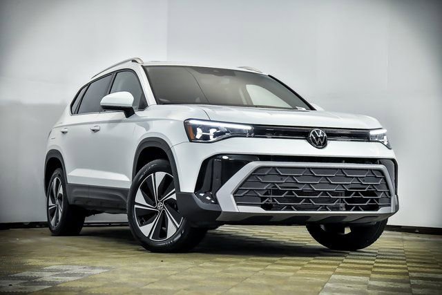 Certified 2025 Volkswagen Taos SE w/ Panoramic Sunroof Package