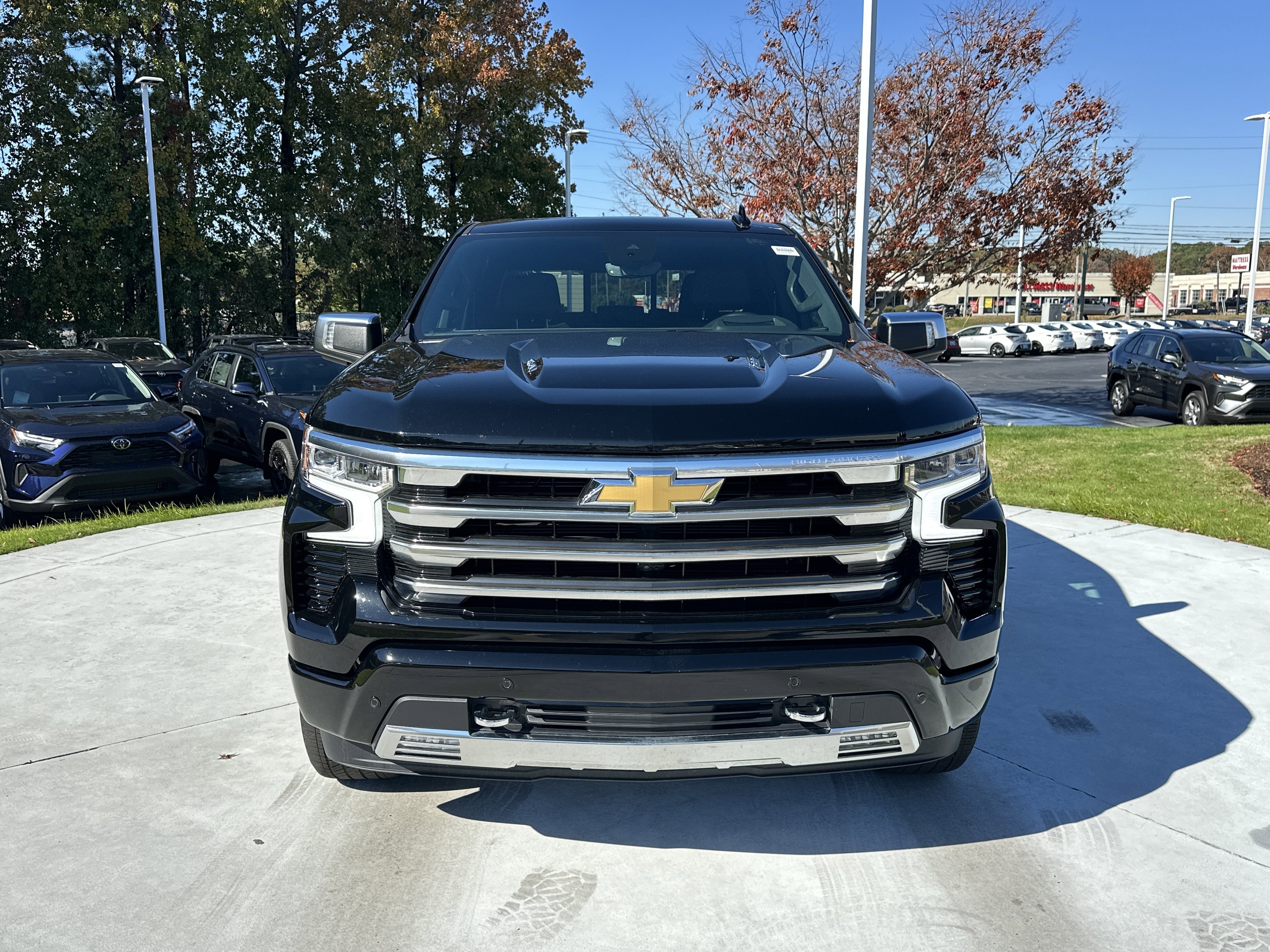 Used 2024 Chevrolet Silverado 1500 High Country w/ High Country Premium Package image 3