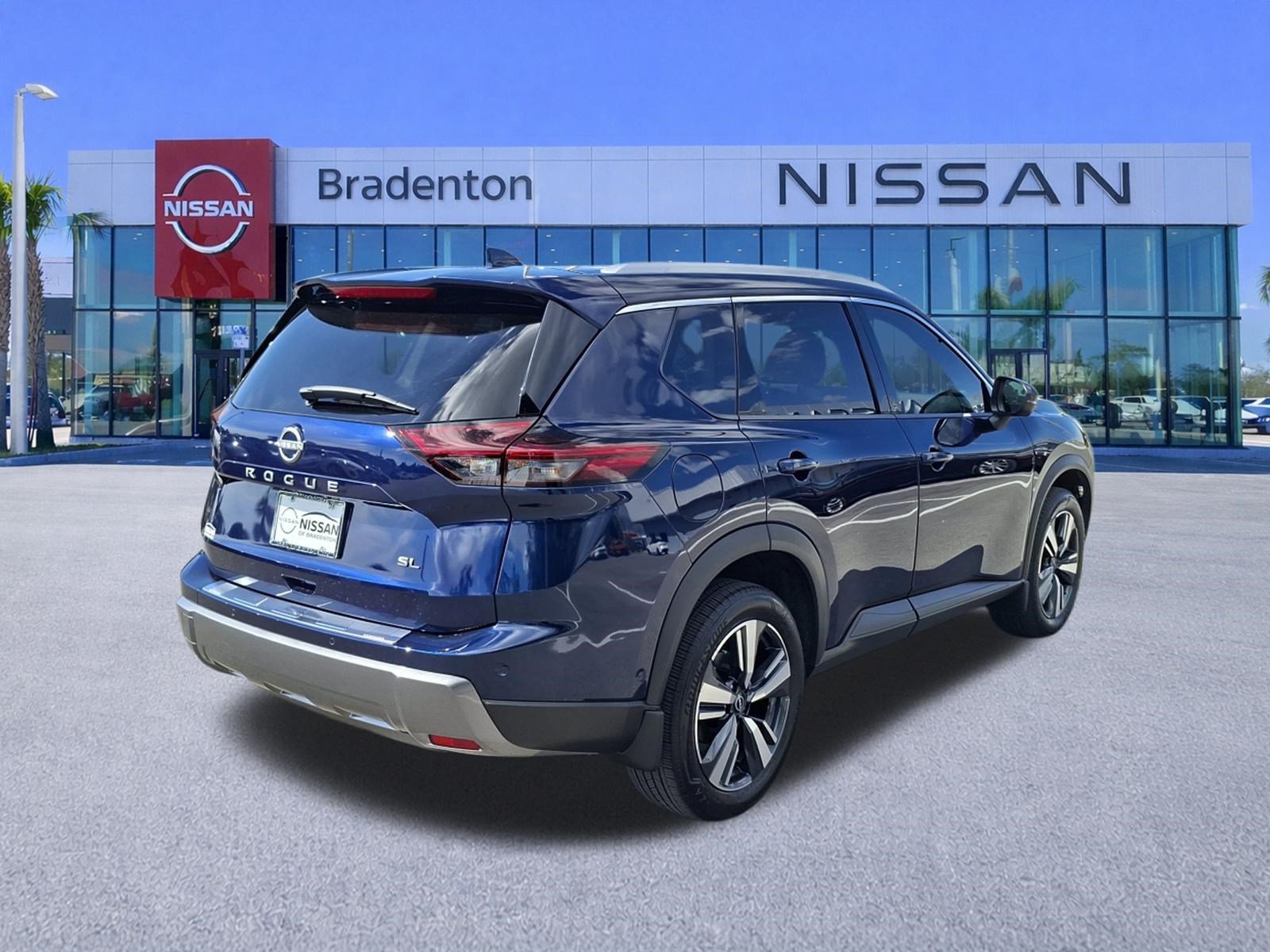 Certified 2024 Nissan Rogue SL w/ SL Premium Package FWD image 5