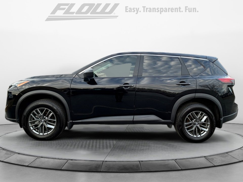 Used 2025 Nissan Rogue S image 4