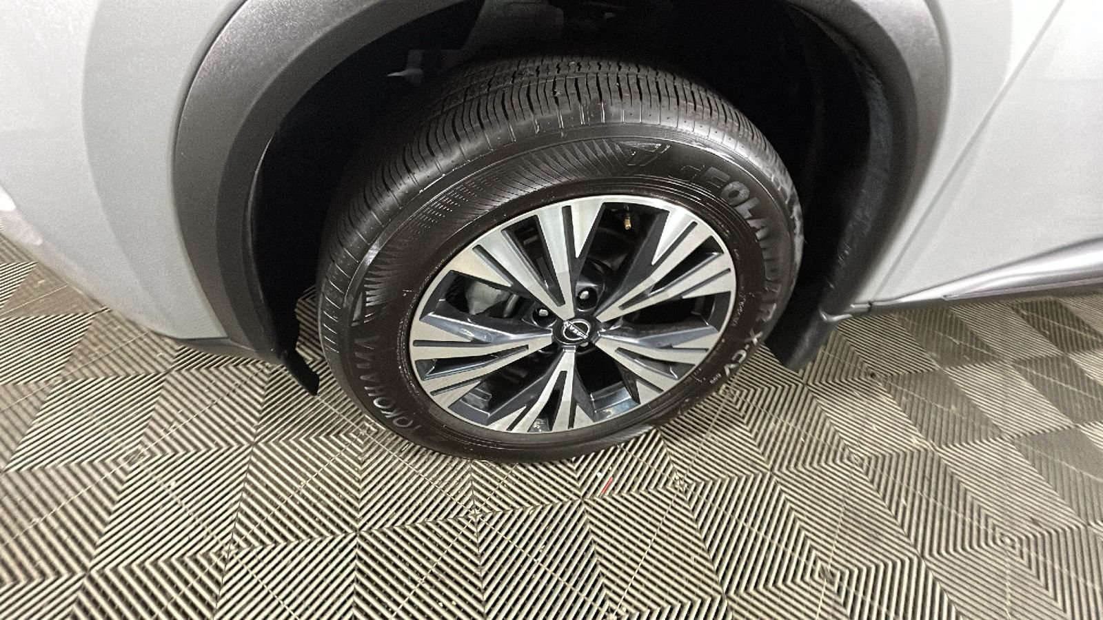 Used 2023 Nissan Rogue SV AWD/4WD image 11