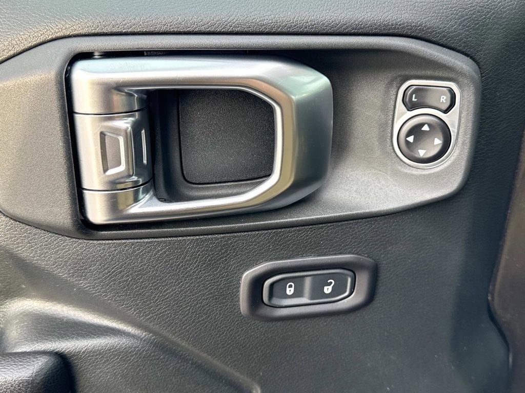 Used 2018 Jeep Wrangler Unlimited Sport S image 17