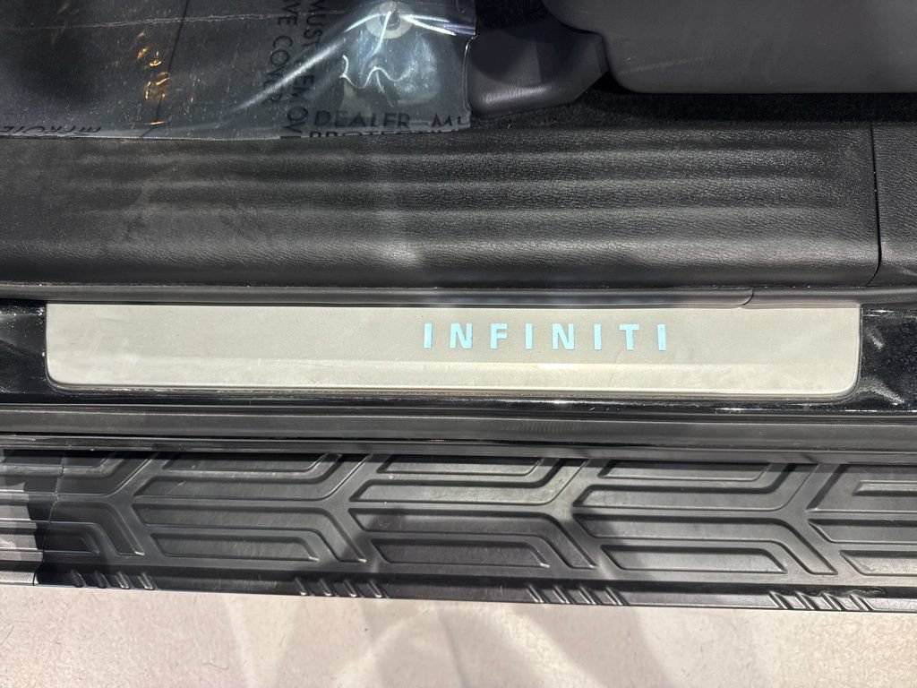 Used 2024 INFINITI QX80 Sensory w/ Cargo Package AWD/4WD image 12