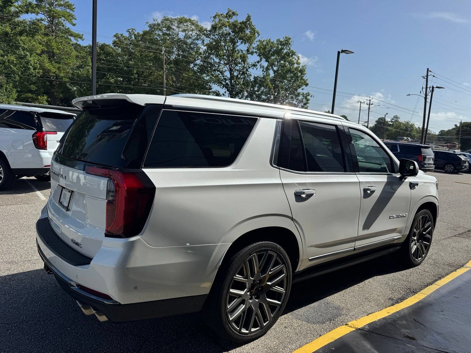Certified 2025 GMC Yukon Denali Ultimate AWD/4WD image 8