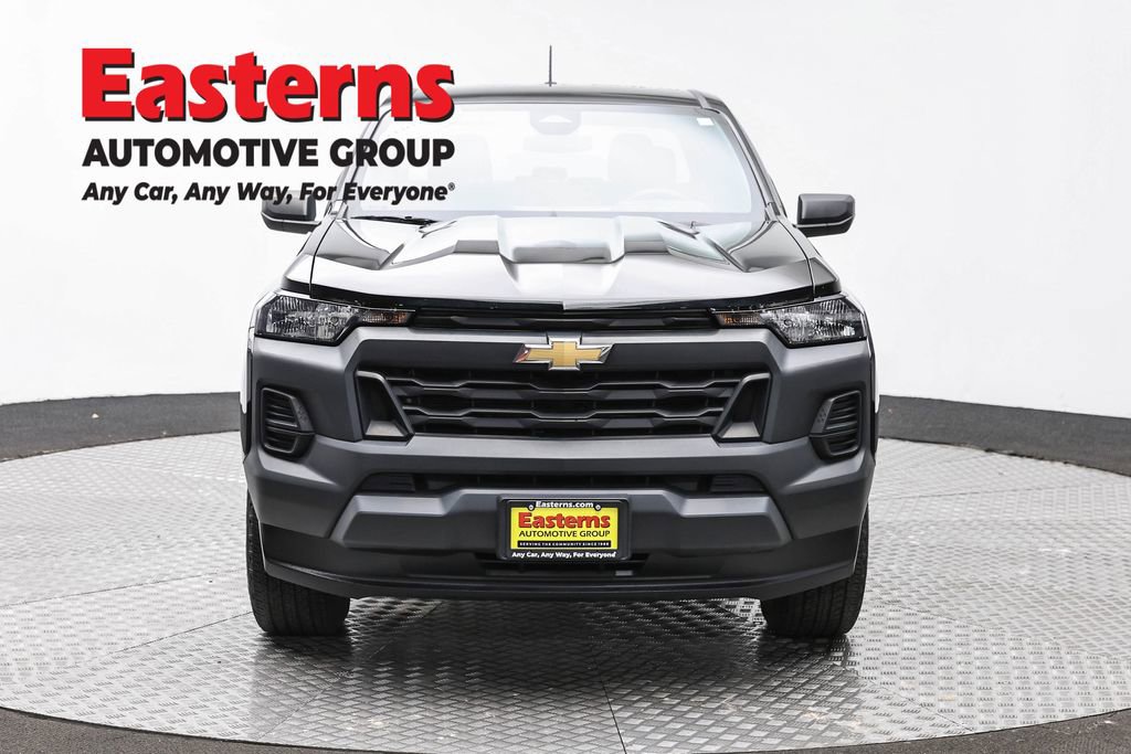 Used 2023 Chevrolet Colorado W/T RWD image 2