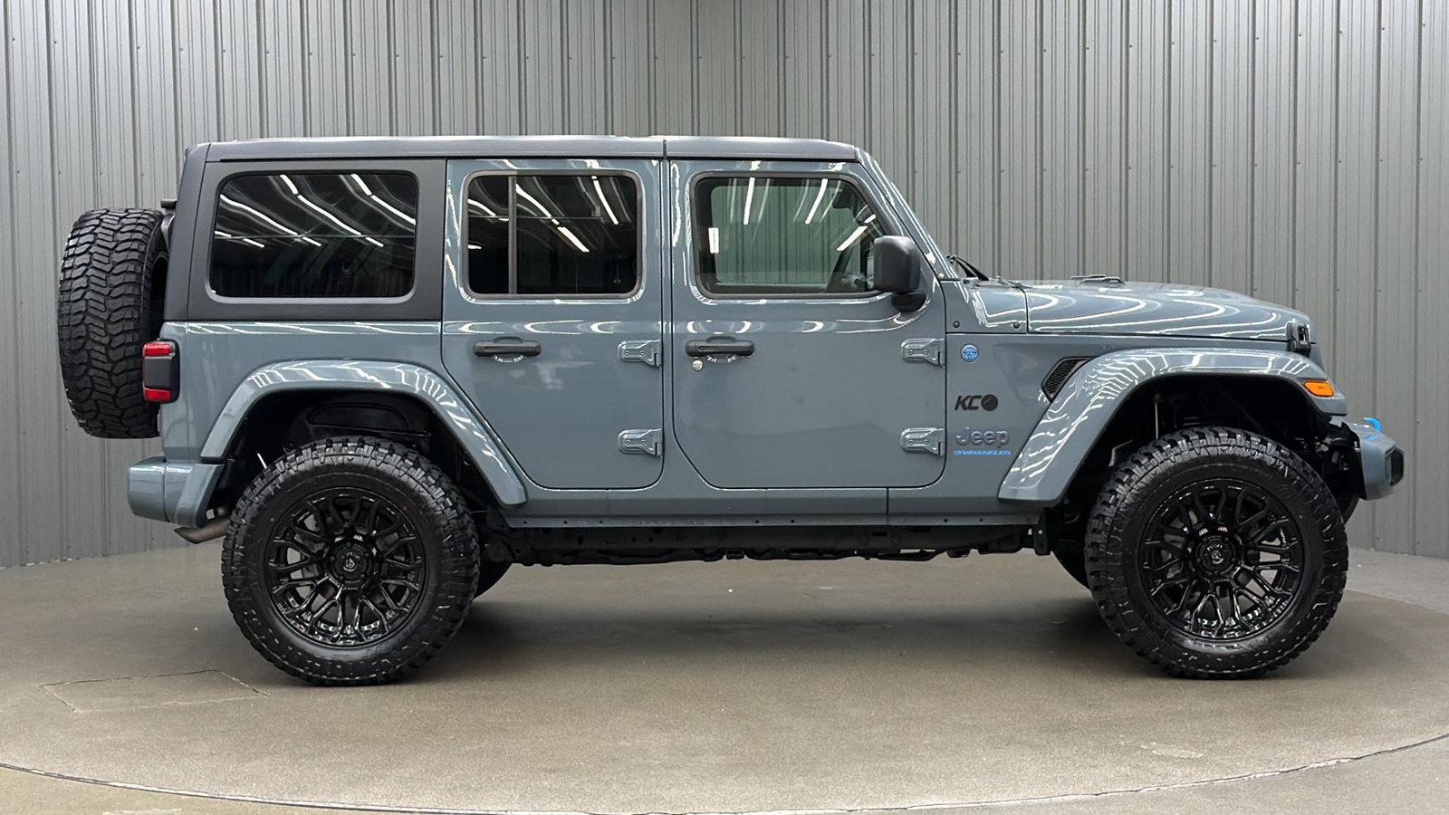 Used 2024 Jeep Wrangler Unlimited w/ Convenience Group AWD/4WD image 6