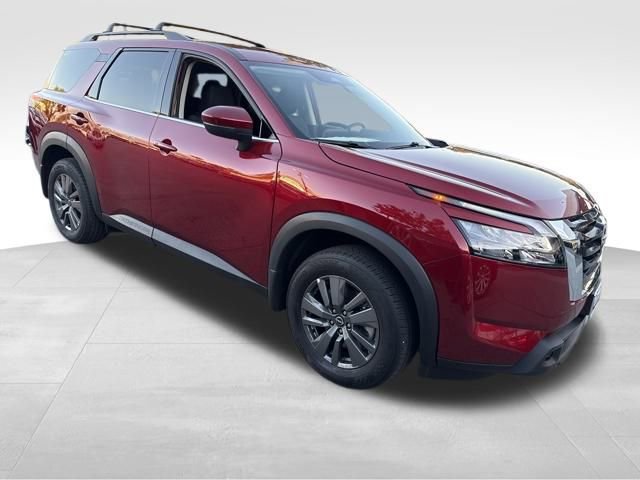 Used 2025 Nissan Pathfinder SV image 7