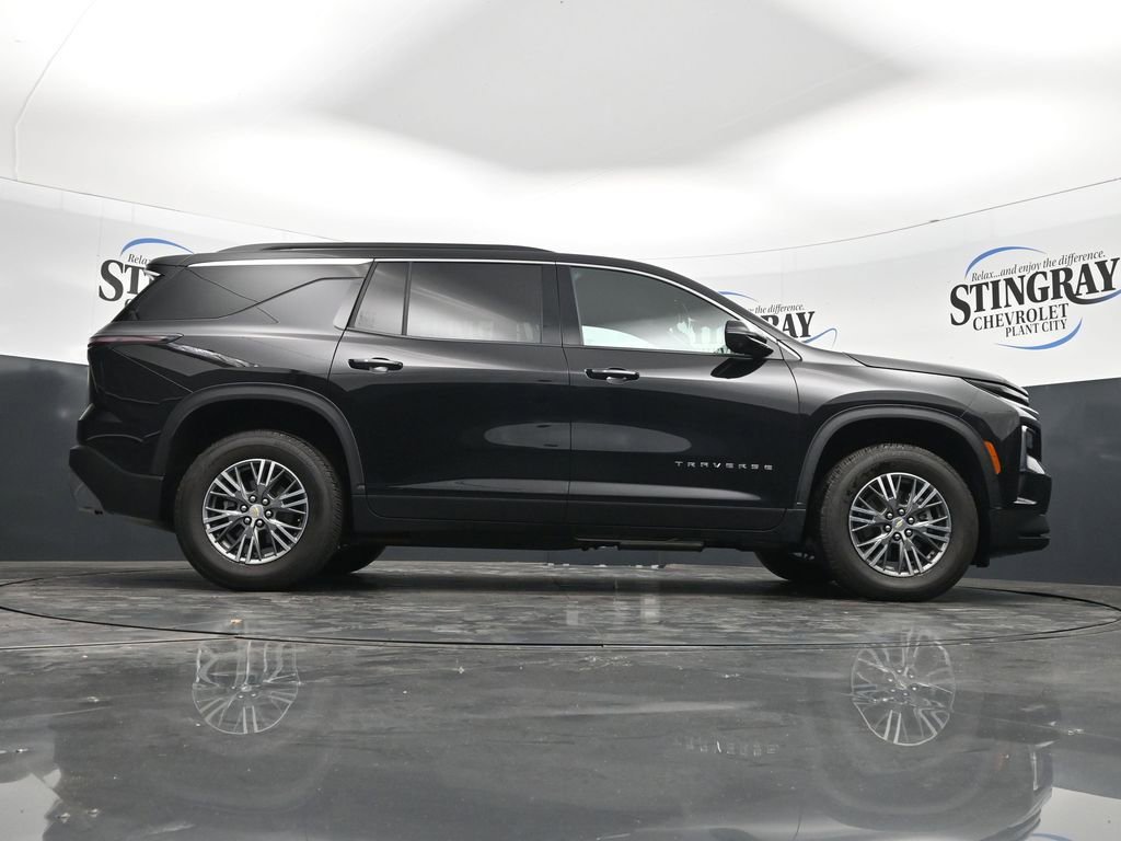 Used 2025 Chevrolet Traverse LT w/ Driver Confidence Package AWD/4WD image 24