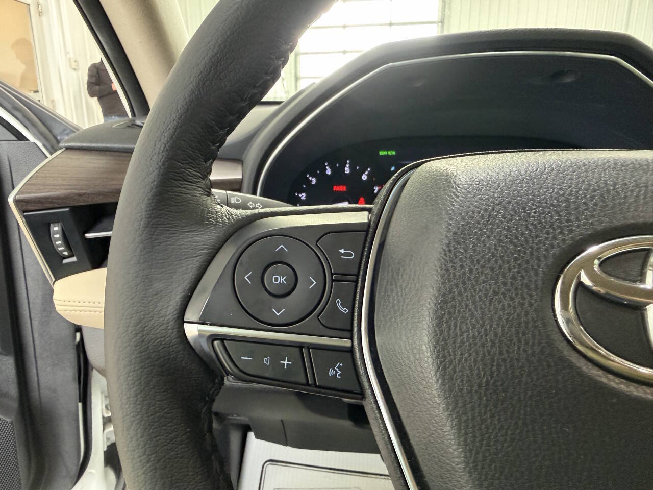 Used 2021 Toyota Avalon XLE FWD image 21