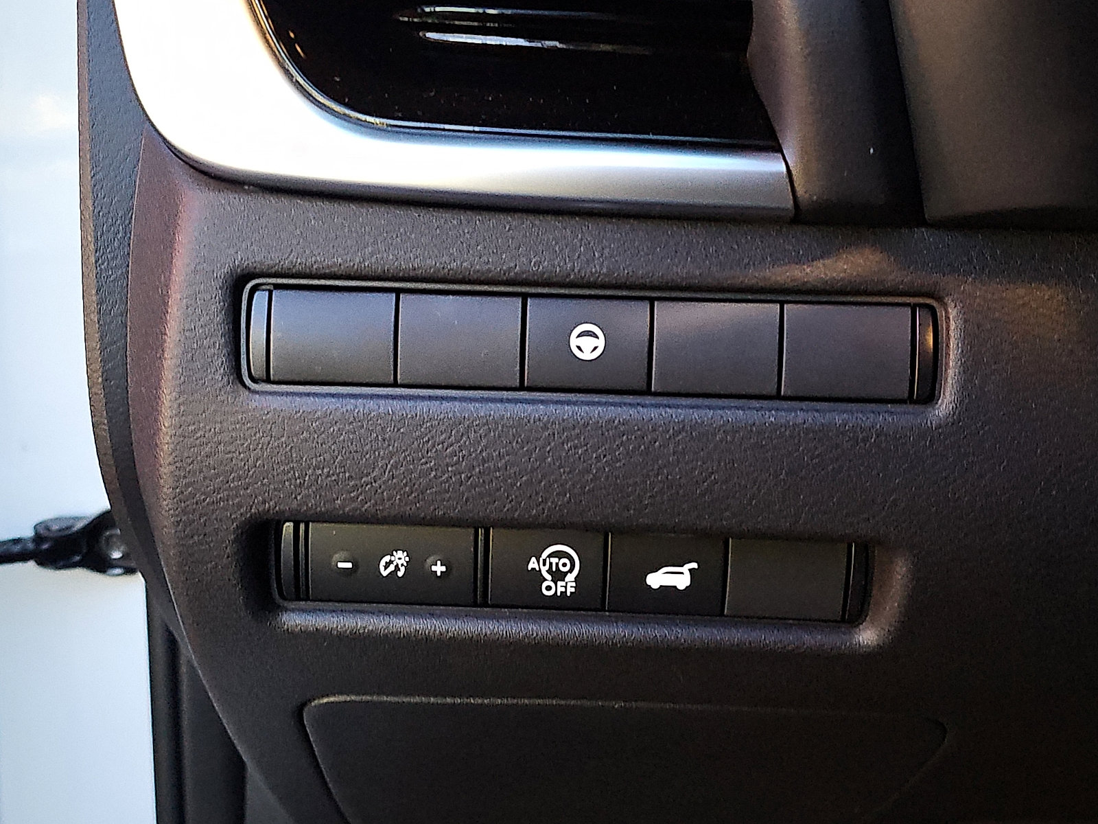 Used 2025 Nissan Rogue SL image 24