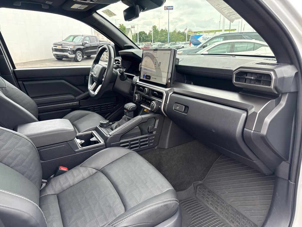 Used 2025 Toyota 4Runner TRD Off-Road Premium AWD/4WD image 35