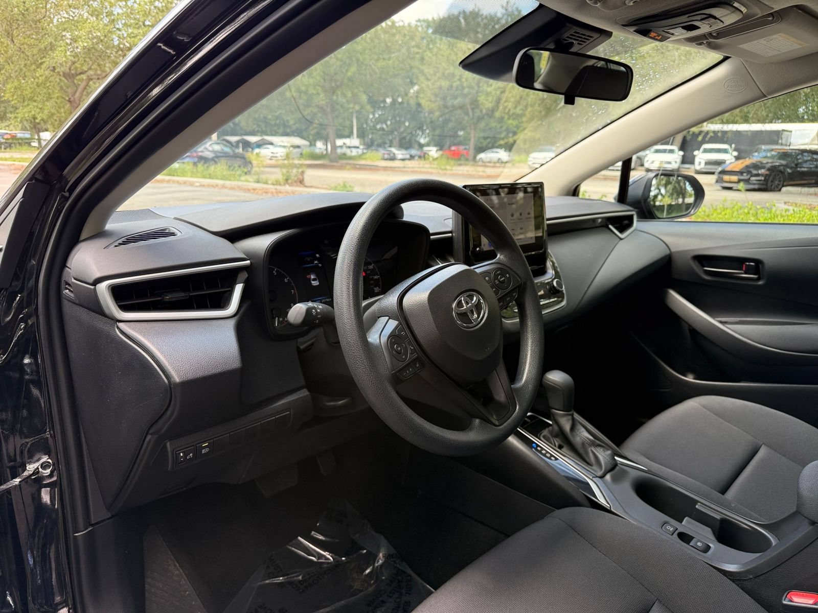 Used 2025 Toyota Corolla LE FWD image 28