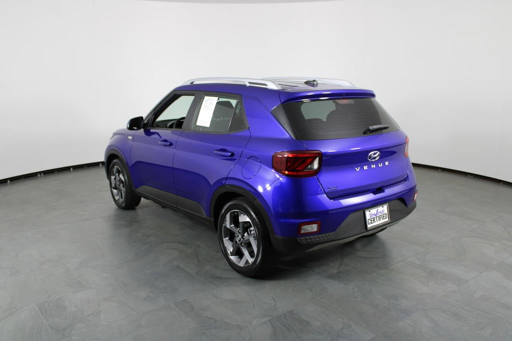 Certified 2024 Hyundai Venue SEL FWD image 4