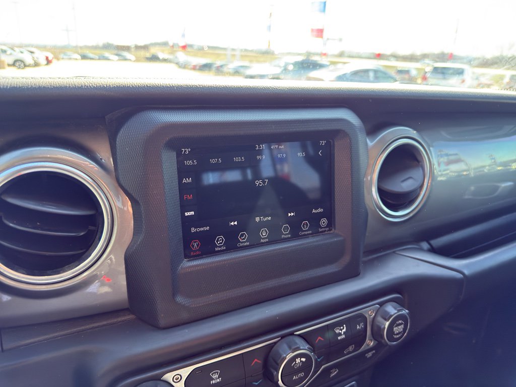 Used 2019 Jeep Wrangler Unlimited Sahara image 16