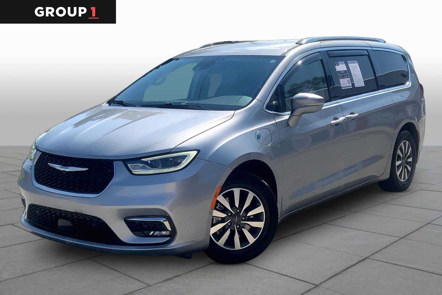 Used 2021 Chrysler Pacifica Touring-L FWD image 1