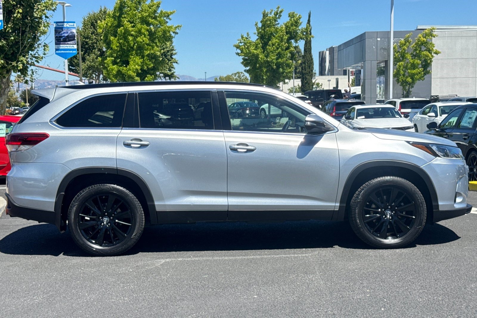 Used 2019 Toyota Highlander SE AWD/4WD image 7