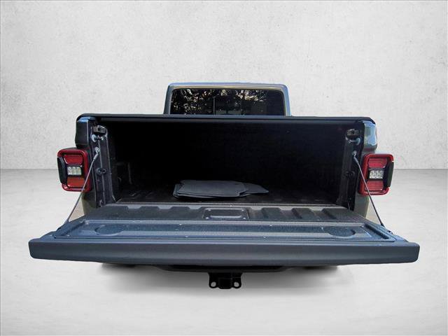 Used 2020 Jeep Gladiator Overland AWD/4WD image 6
