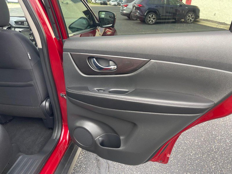 Used 2019 Nissan Rogue SV w/ Premium Package FWD image 12