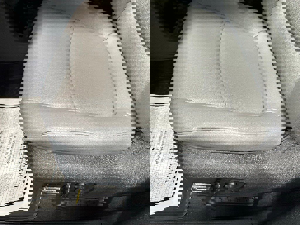 Used 2025 Toyota Sienna XLE image 13